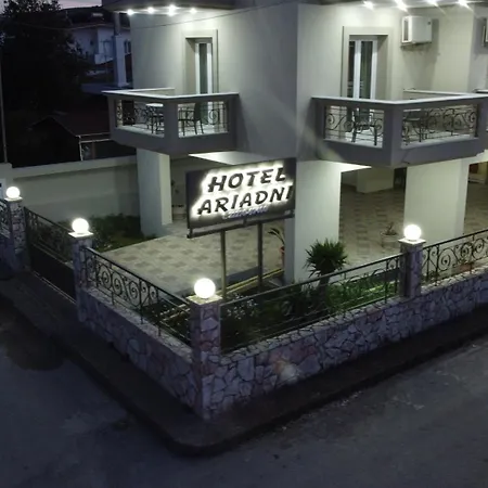Ariadni Hotel *