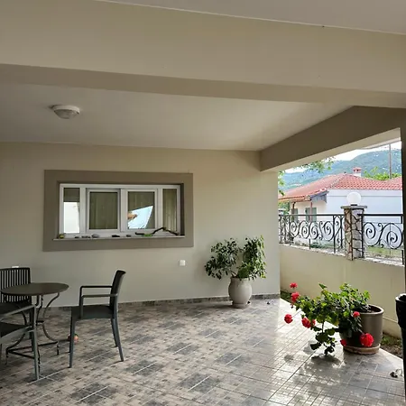 Ariadni Hotel *