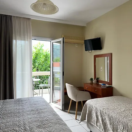 Ariadni Hotel *